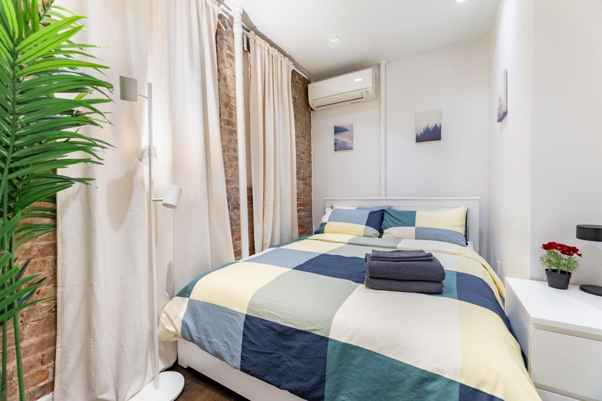 Apartment 2 Bedroom Luxury Unit In The Heart Of Manhattan