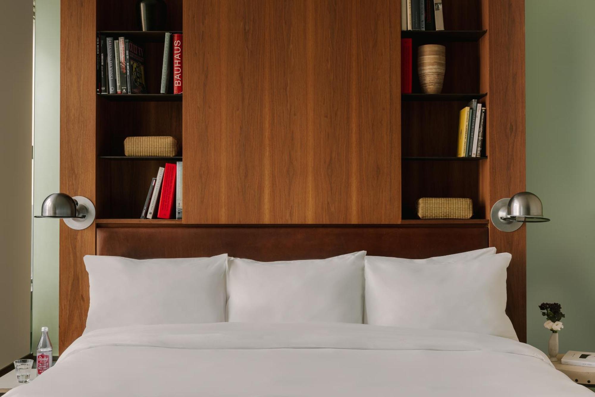 Hotel Chambers Powered By Sonder 4*