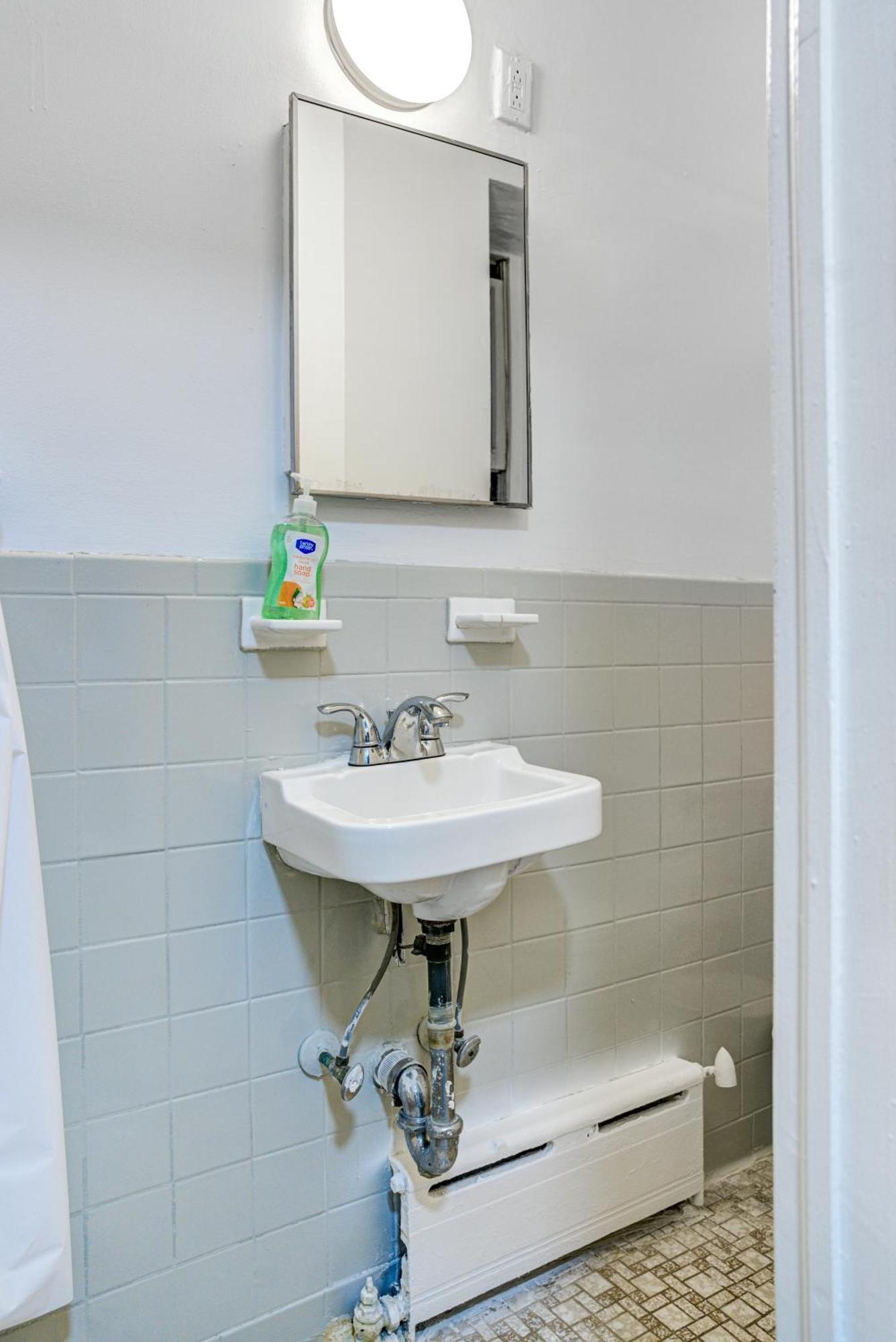3 Bedroom Gorgeous In Hells Kitchen New York
