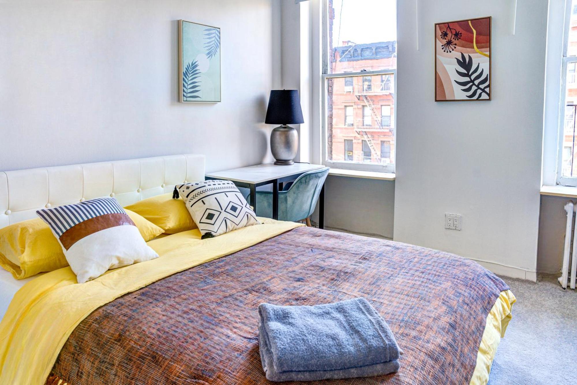 Apartment 3 Bedroom Gorgeous In Hells Kitchen *