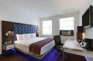 Night Broadway 3*