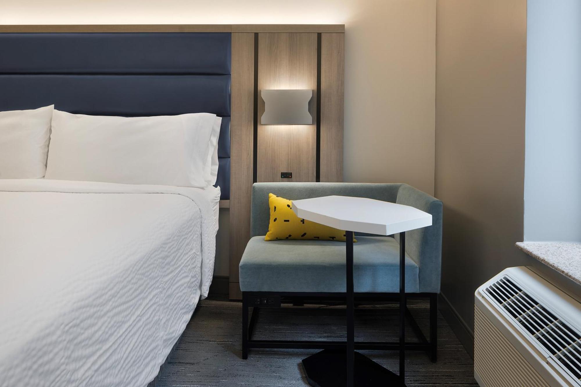 Holiday Express City Chelsea By Ihg Hotel