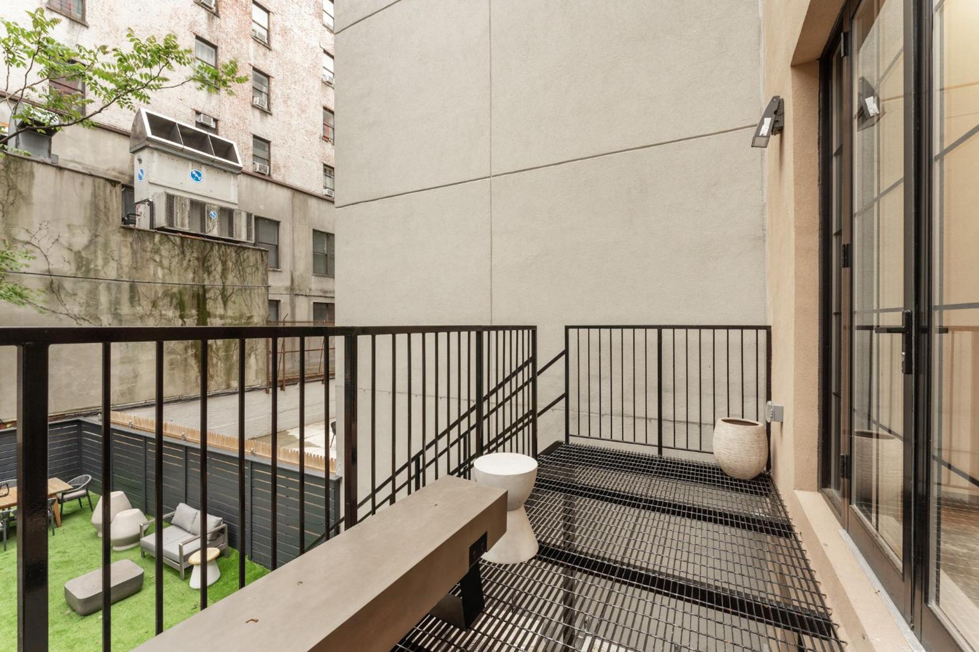 Apartment Luxurious Harlem With Modern Amenities, Outdoor Patio! New York