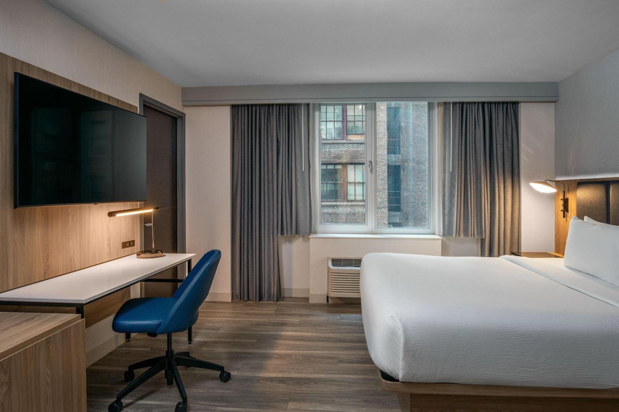 Courtyard By Marriott Times Square West Hotel 3*