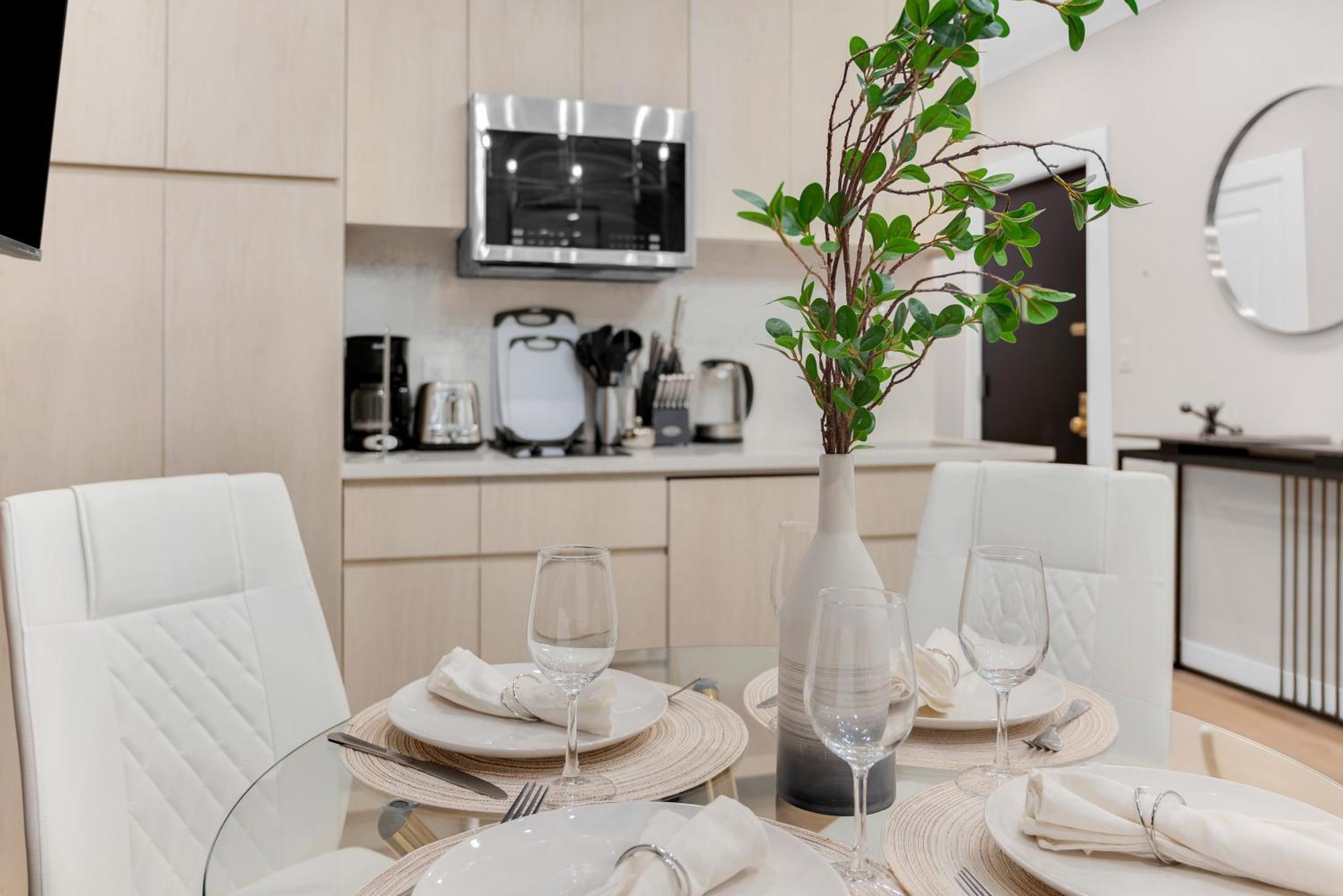 Modern 3bd Rose Hills Manhattan Terrace Space Apartment