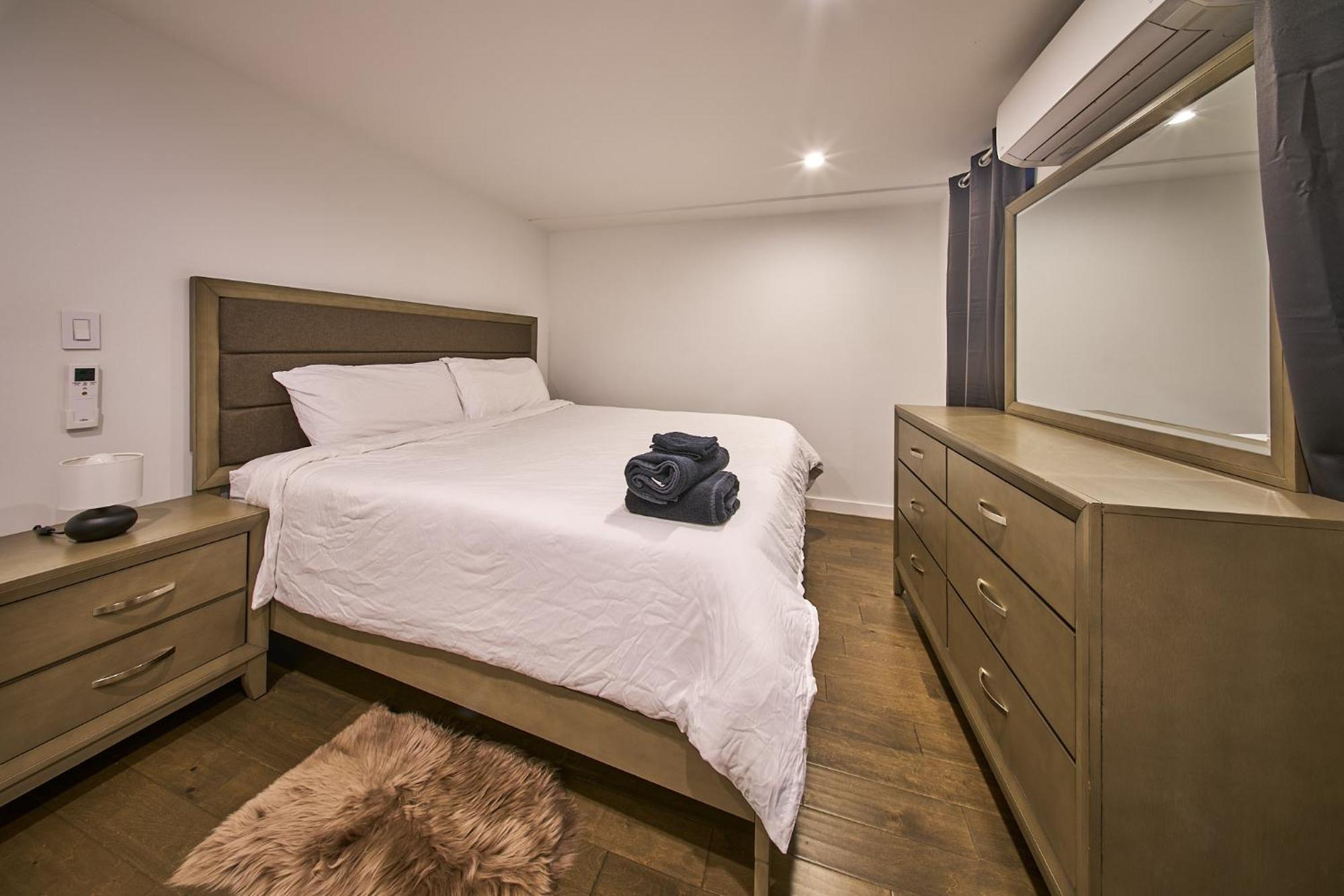 Modern 2 Bedroom Retreat In Downtown Manhattan *