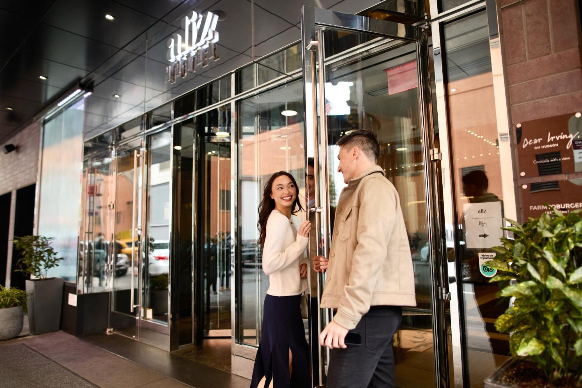 Aliz Times Square 4*
