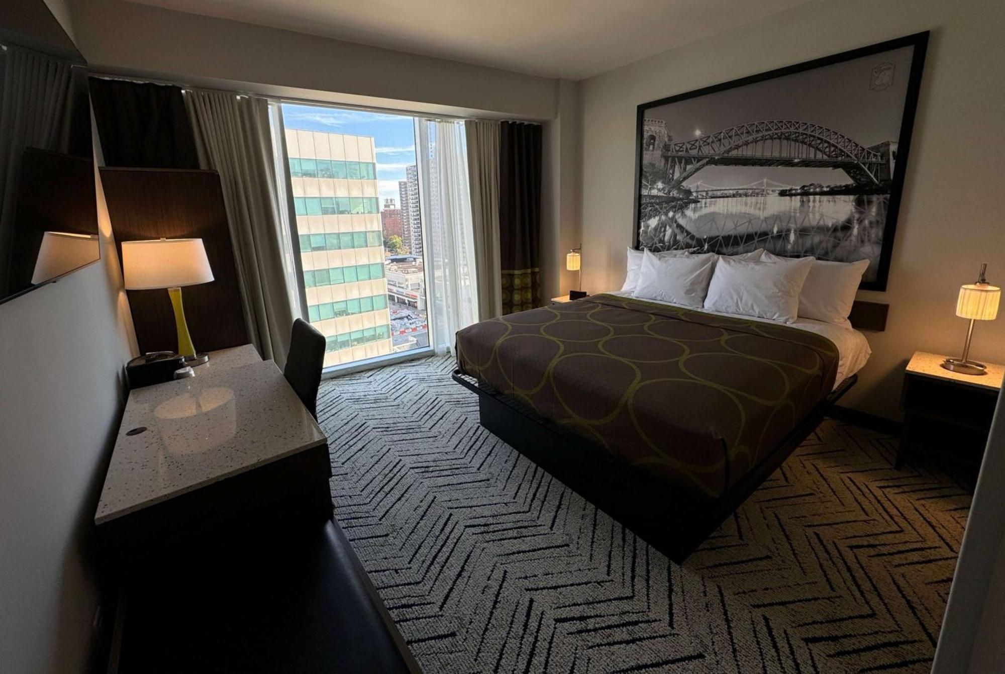 Super 8 By Wyndham Bronx Near Stadium Hotel