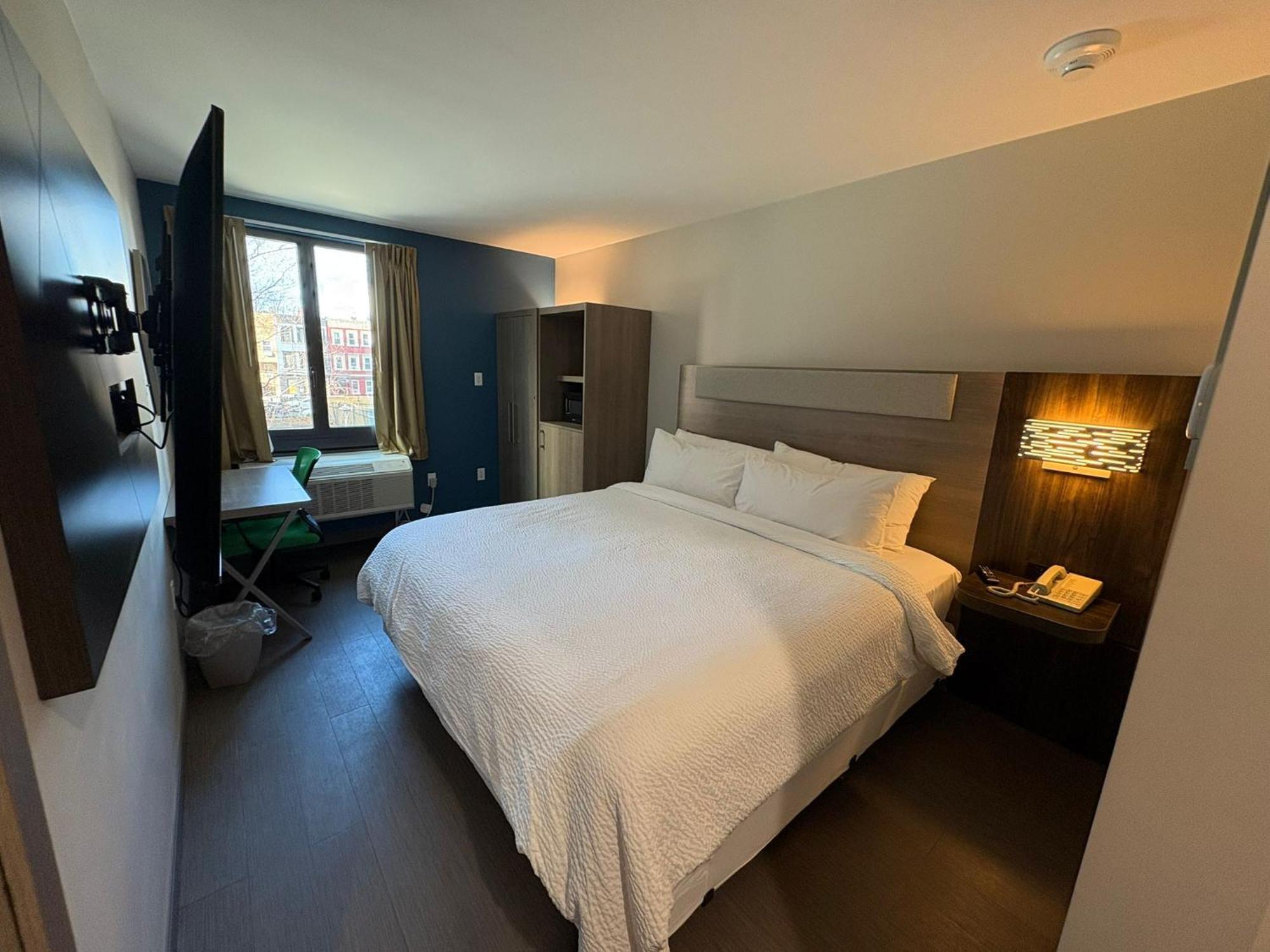 Holiday Express & Hotel New York