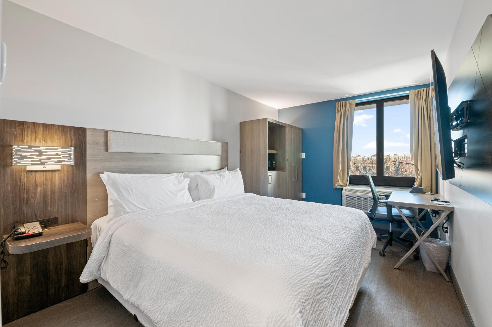 Holiday Express & Hotel 3*