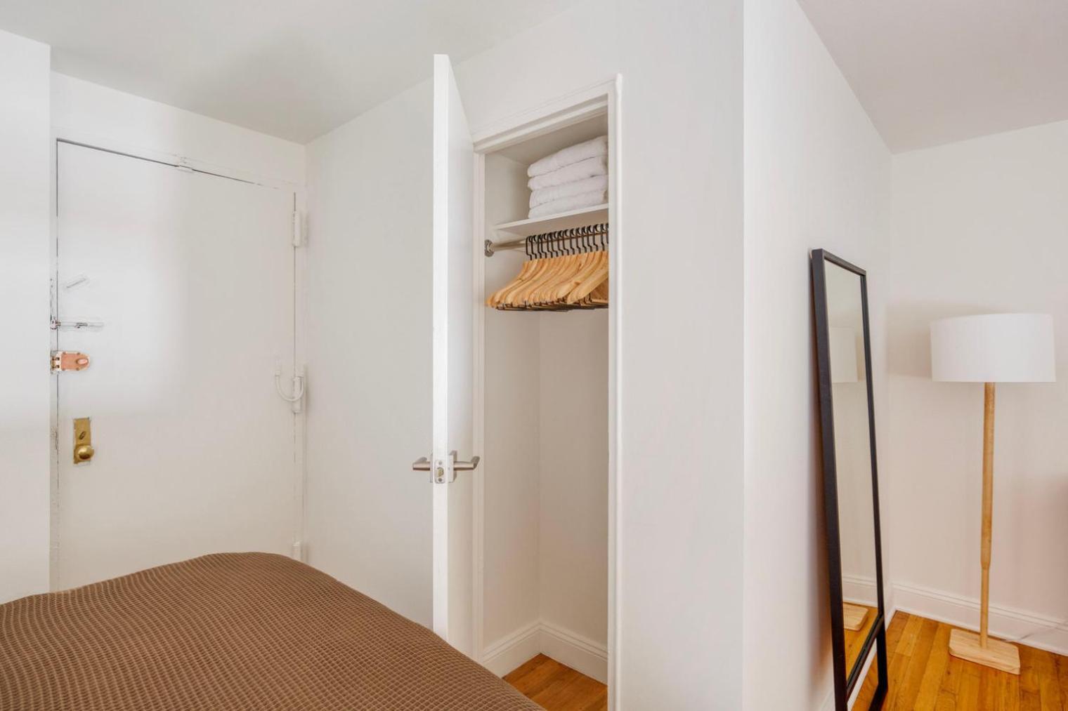 Apartment Midtown East 1br W Elevator Wd Nr Park Ave Nyc-1291