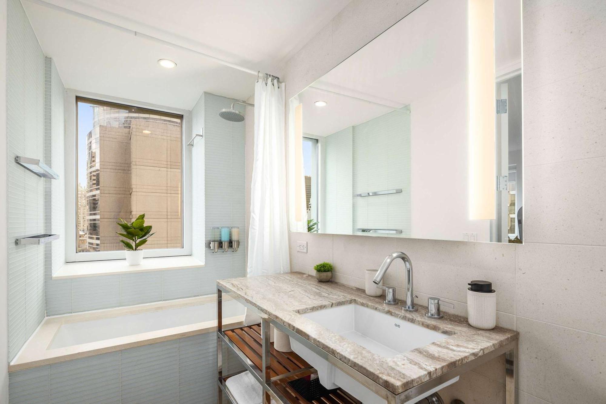 Stylish Nyc Haven Steps To Broadway & Dining Apartment New York