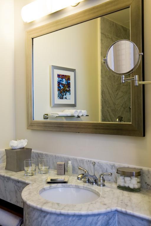 U Fifth Avenue Hotel 3*