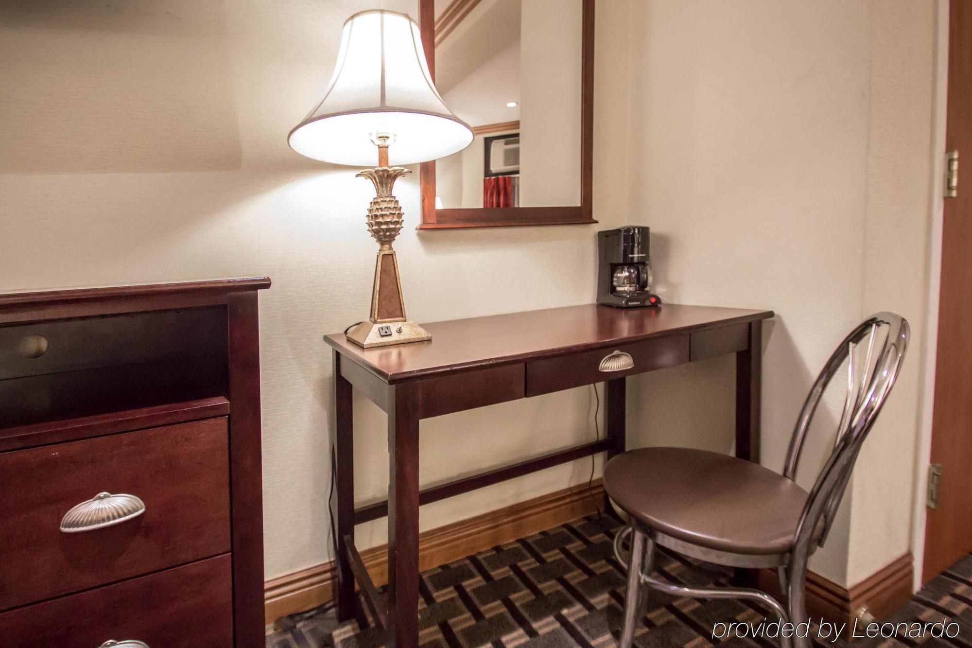 Clarion Park Avenue Hotel 2*