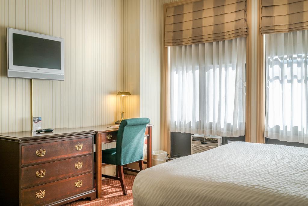 Wolcott Hotel