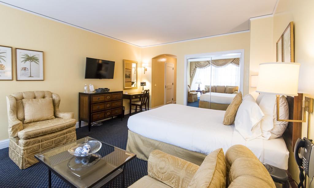 Hotel 3 West Club