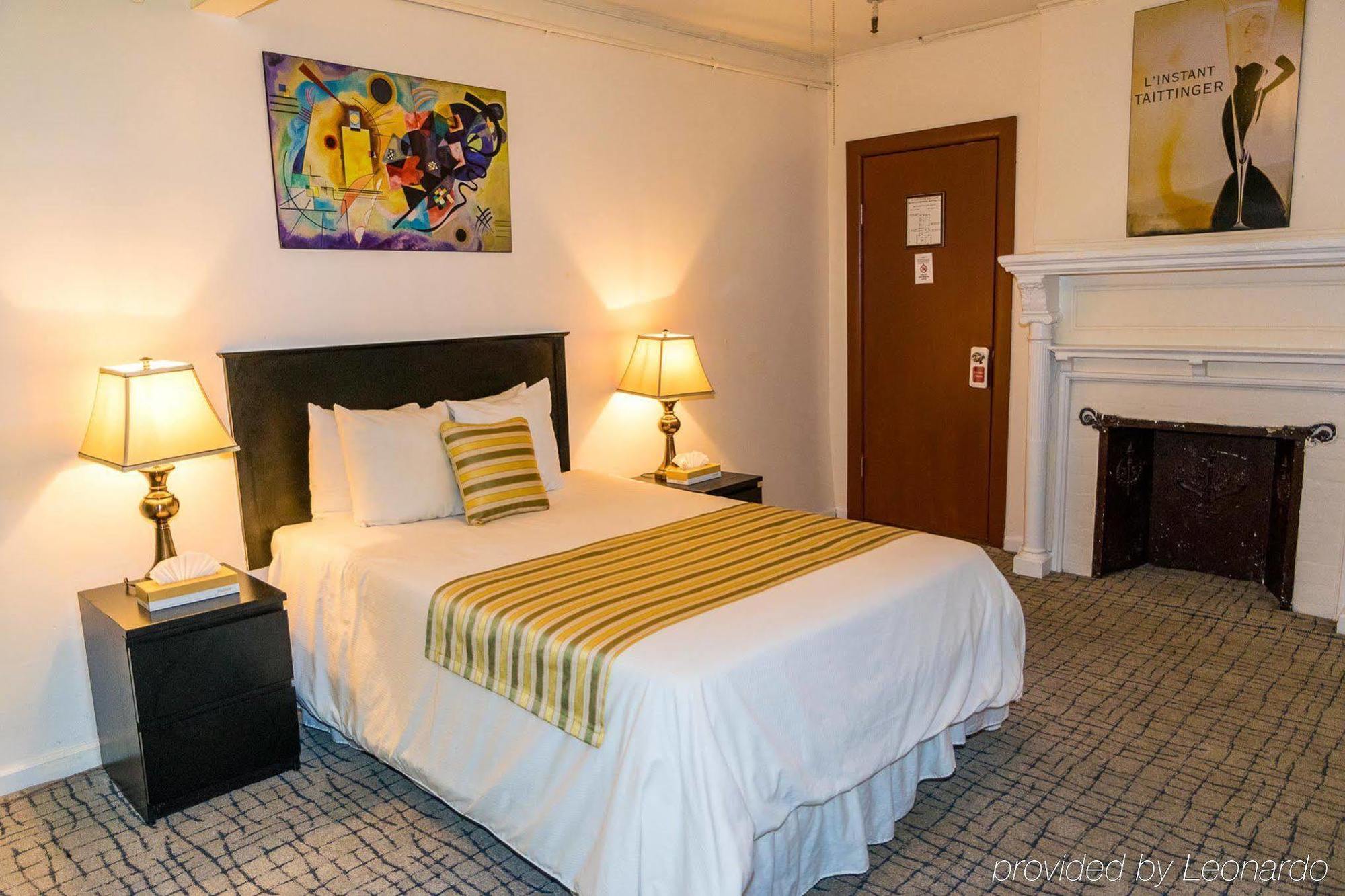 Royal Park Hostel *