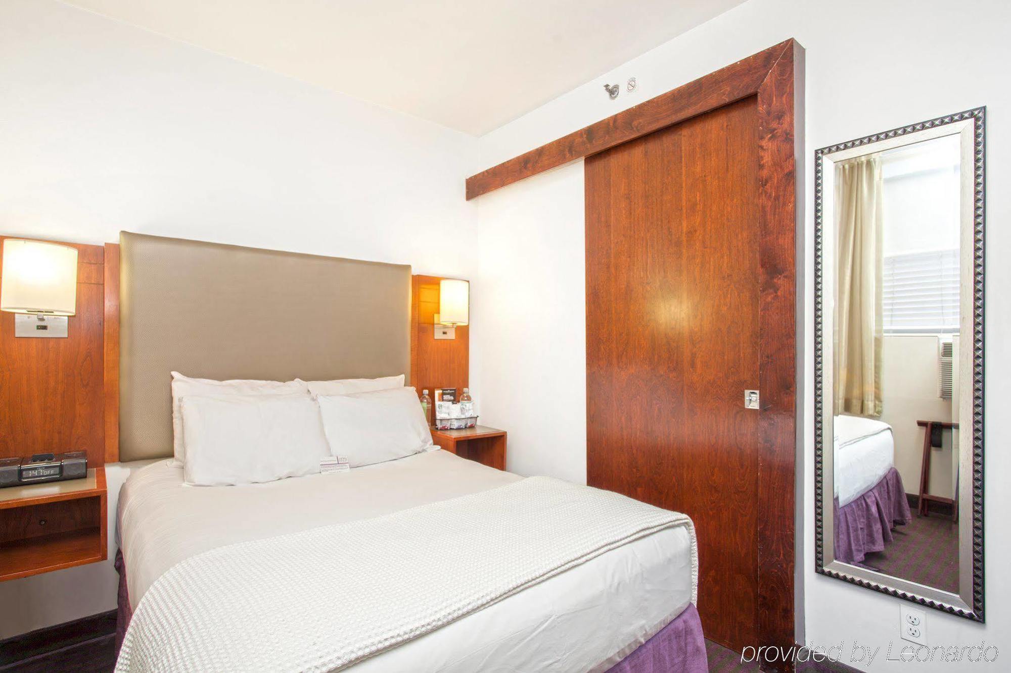 U Fifth Avenue Hotel