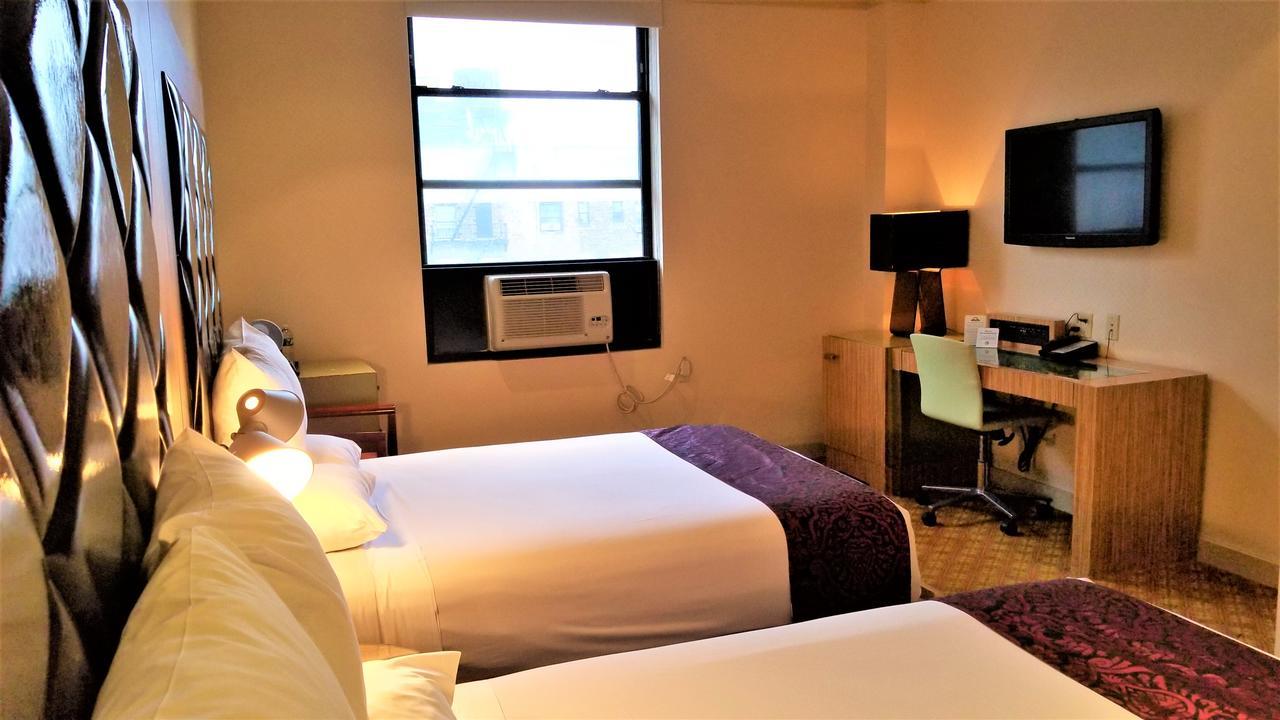 Hotel Night Broadway 3*