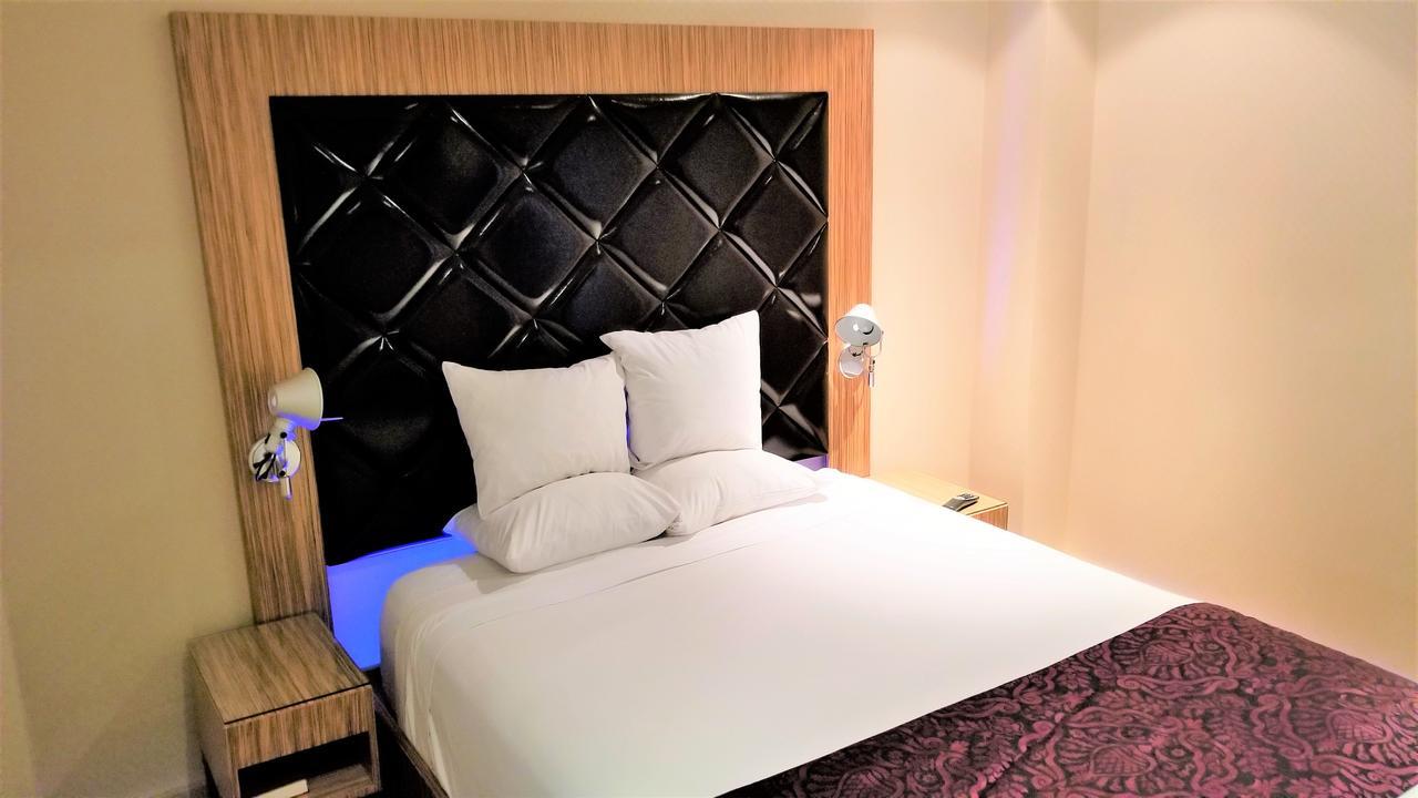 Night Broadway 3*