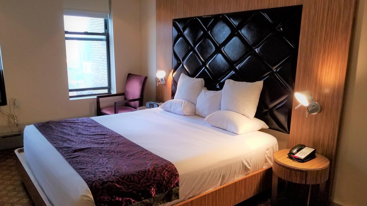 Night Broadway 3*