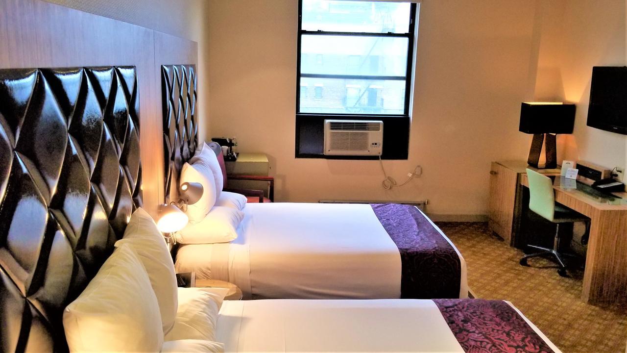 Night Broadway Hotel 3*