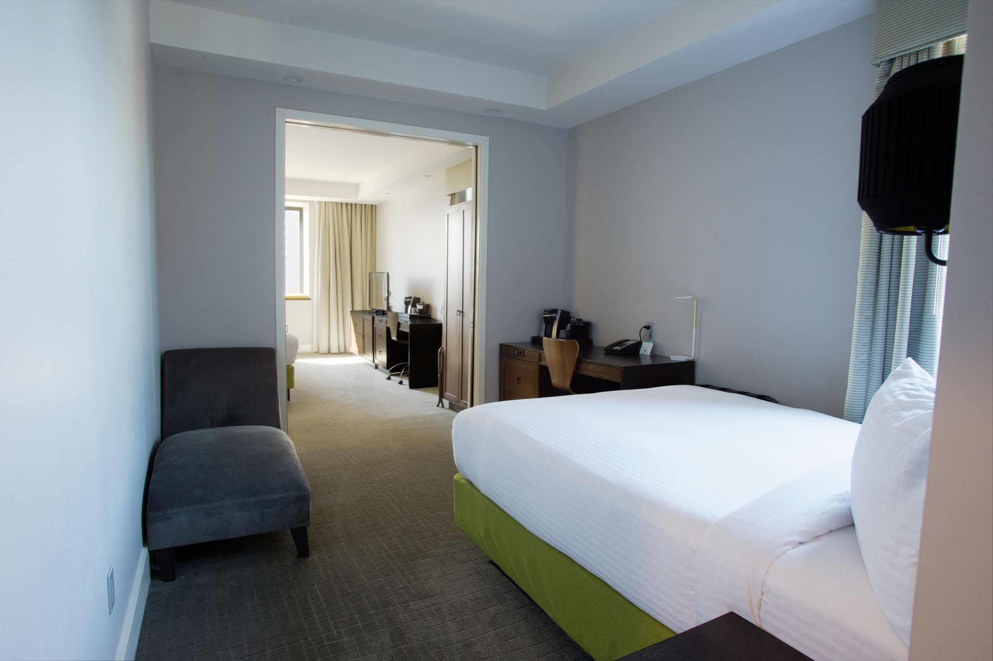 Leon Les Hotel