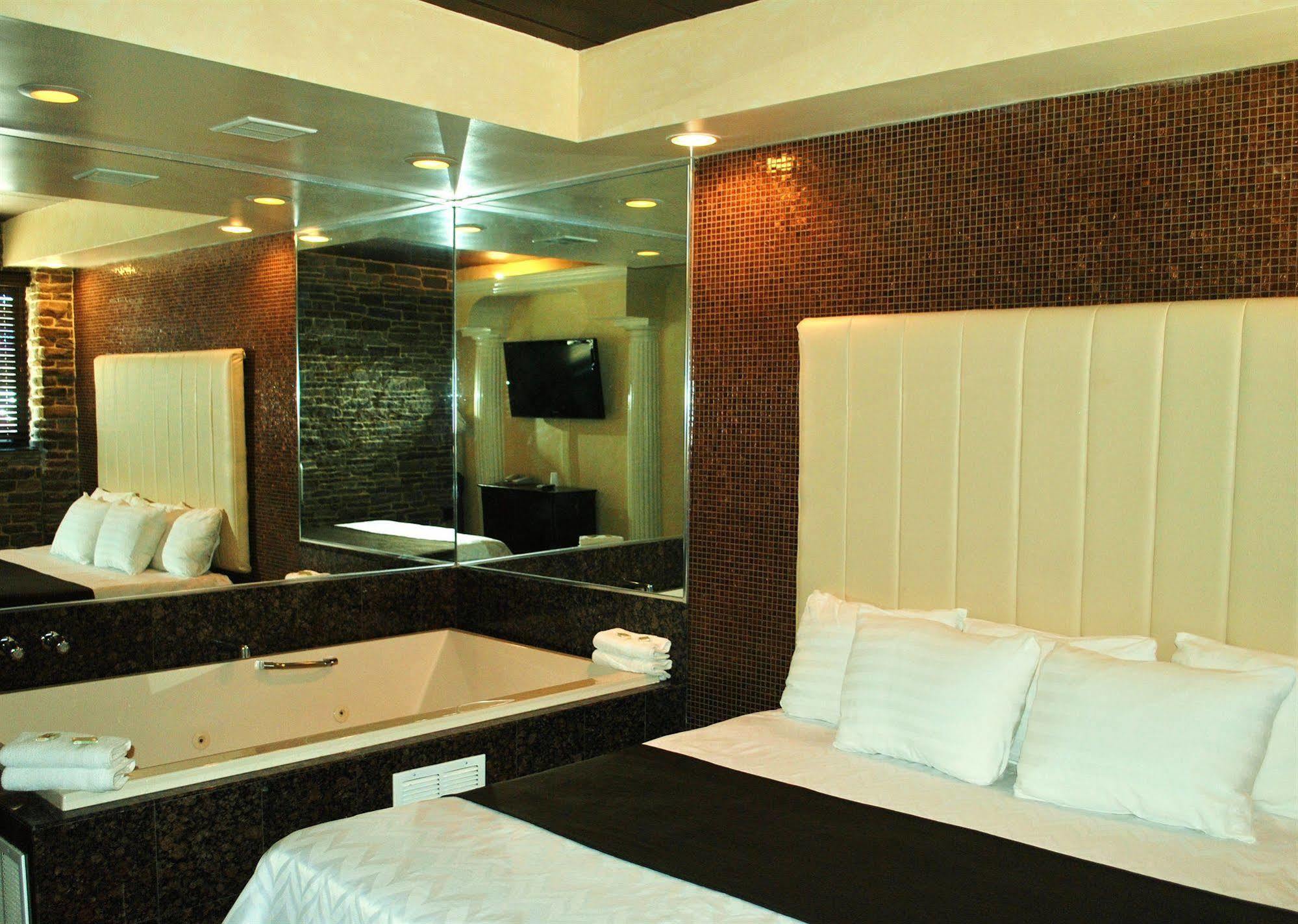Surfside Three 2*