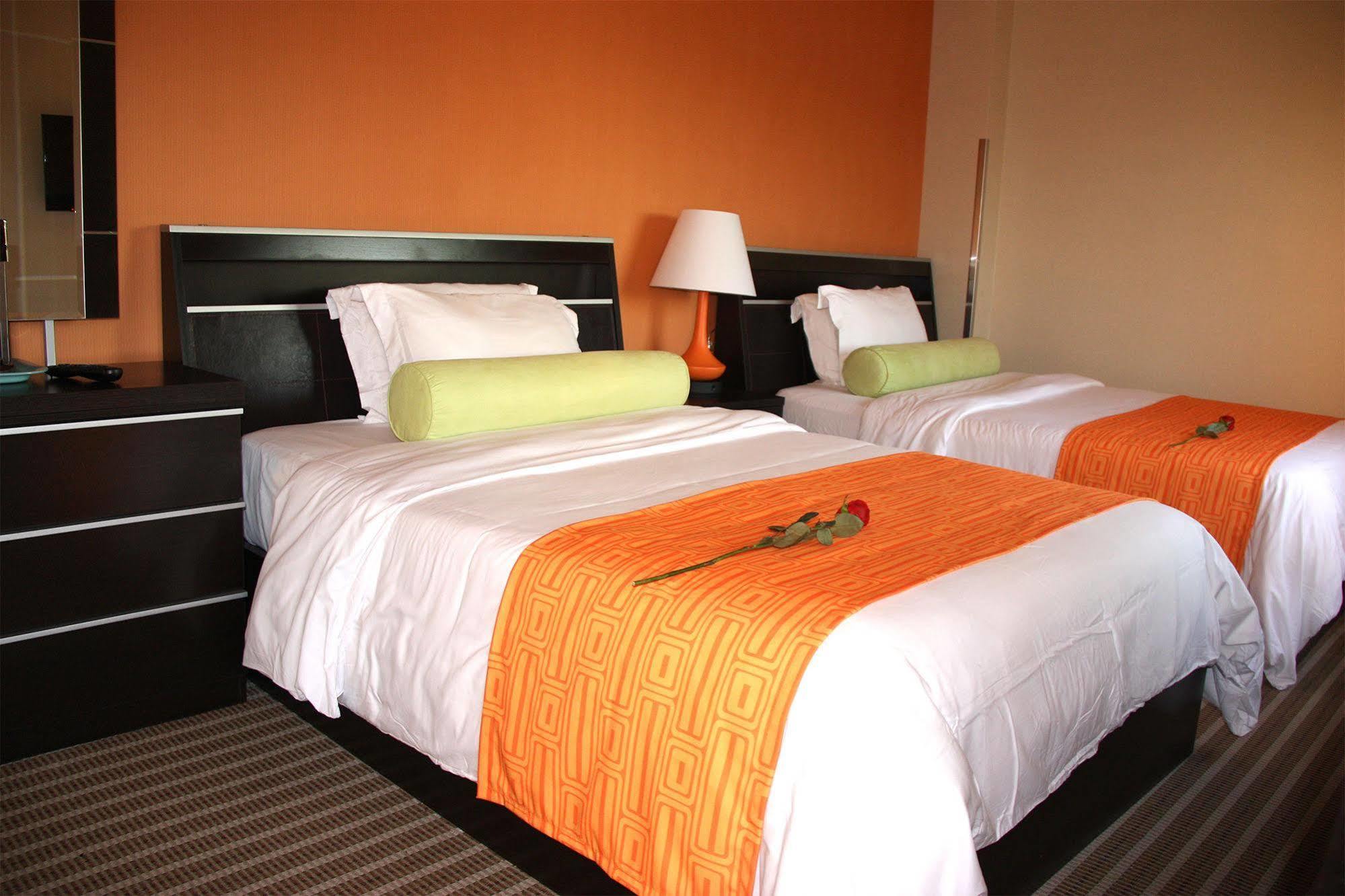 Hotel Howard Johnson By Wyndham Long Island