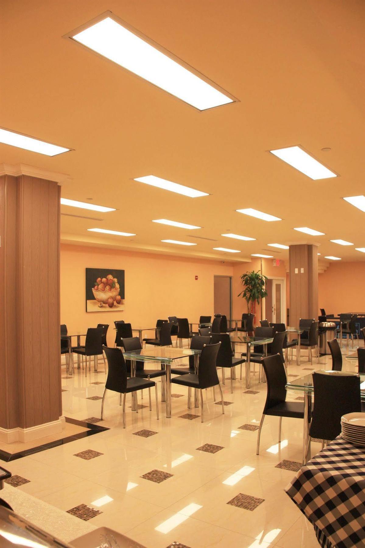 Howard Johnson By Wyndham Long Island Hotel