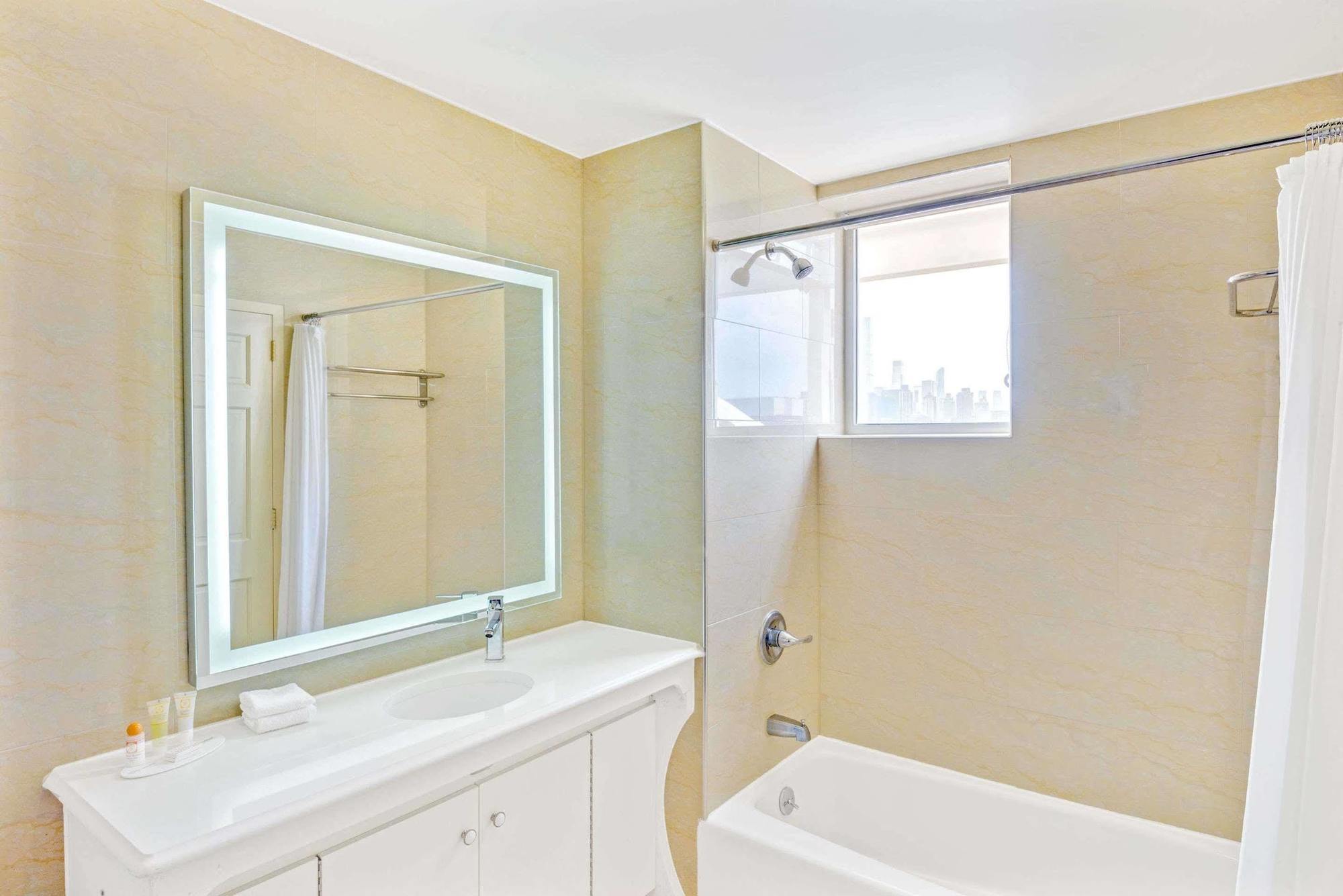 Howard Johnson By Wyndham Long Island Hotel New York