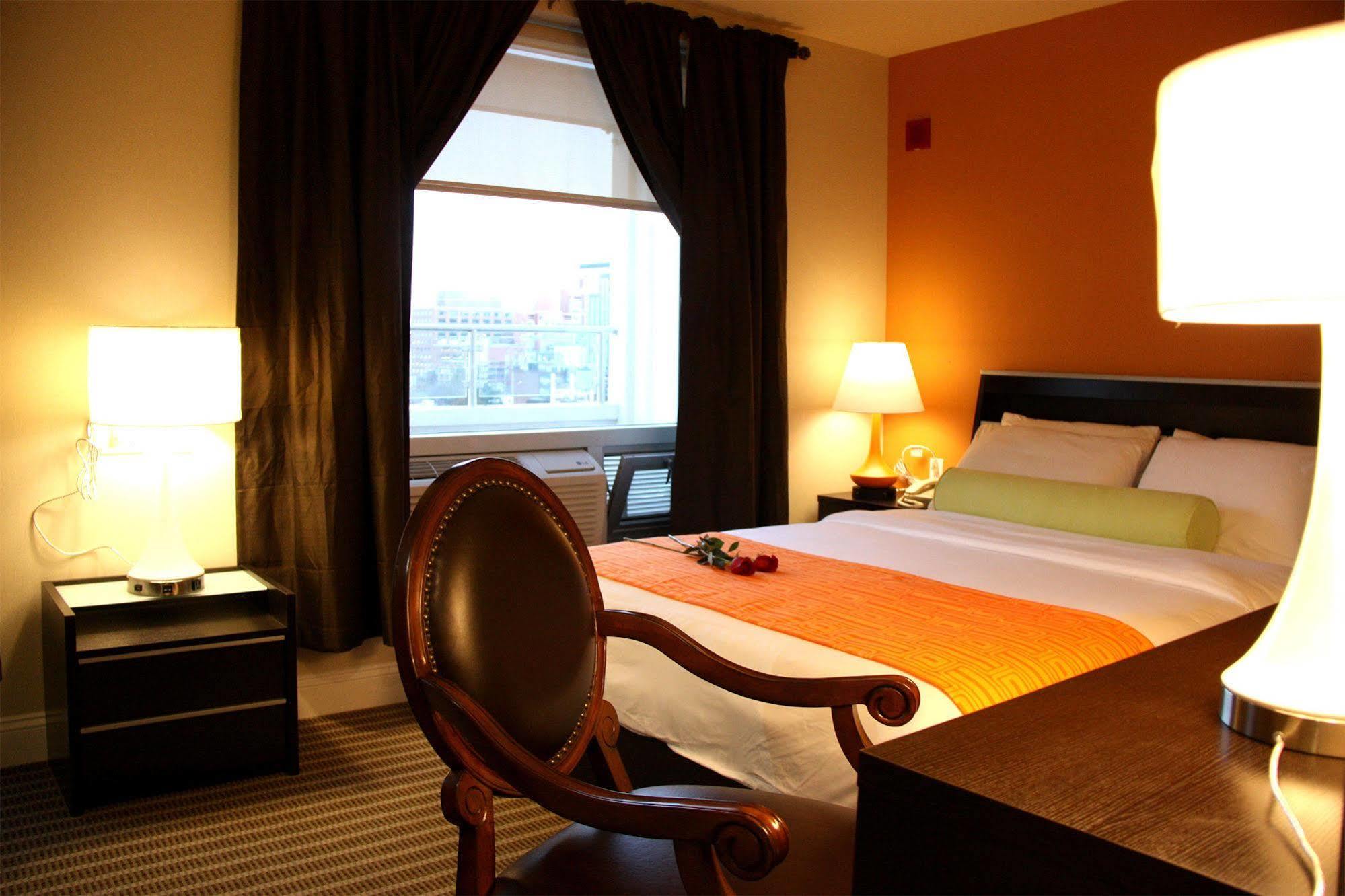 Howard Johnson By Wyndham Long Island New York