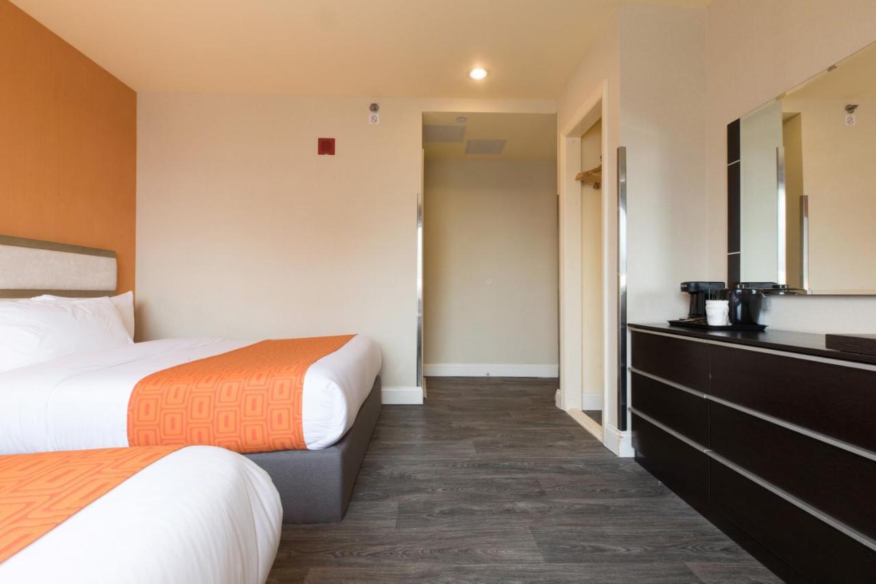 Hotel Howard Johnson By Wyndham Long Island