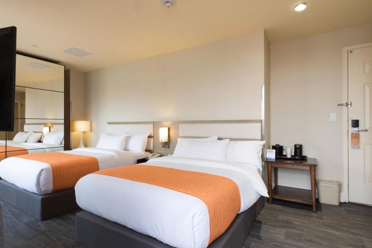Howard Johnson By Wyndham Long Island
