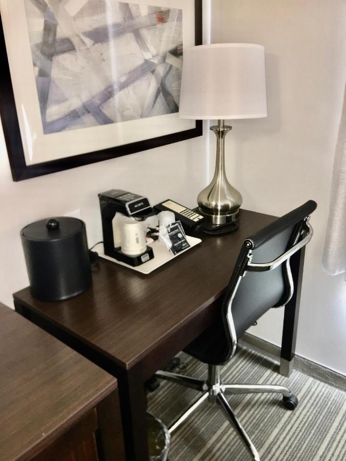 Hotel Wingate By Wyndham Jfk Airport, Far Rockaway Ny New York