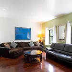 Special Two Bed Apt Midtown East