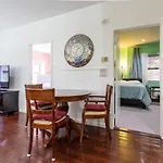 Special Two Bed Apt Midtown East