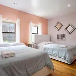 Special Two Bed Apt Midtown East