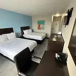 Travelodge By Wyndham Queens
