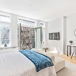 Maison Bella - Modern Studio W Charming Juliet Balcony