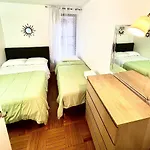 Stunning Two Bed Apt Hells Kitchen