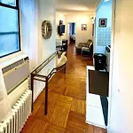 Stunning Two Bed Apt Hells Kitchen