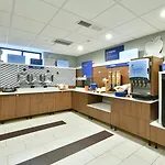 Holiday Inn Express Staten Island West