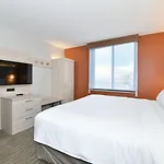 Holiday Inn Express Staten Island West