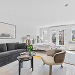 Luxe Studio Suite With Charming Juliet Balcony