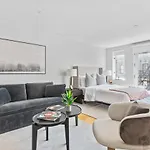 Luxe Studio Suite With Charming Juliet Balcony