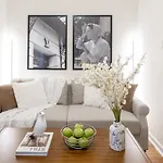 Cozy And Modern One-Bedroom Apartment
