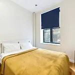 Central & Cozy 2 Bd Apt In Manhattan