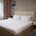 Lic Plaza Hotel