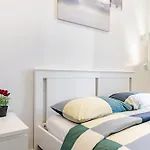2 Bedroom Luxury Unit In The Heart Of Manhattan